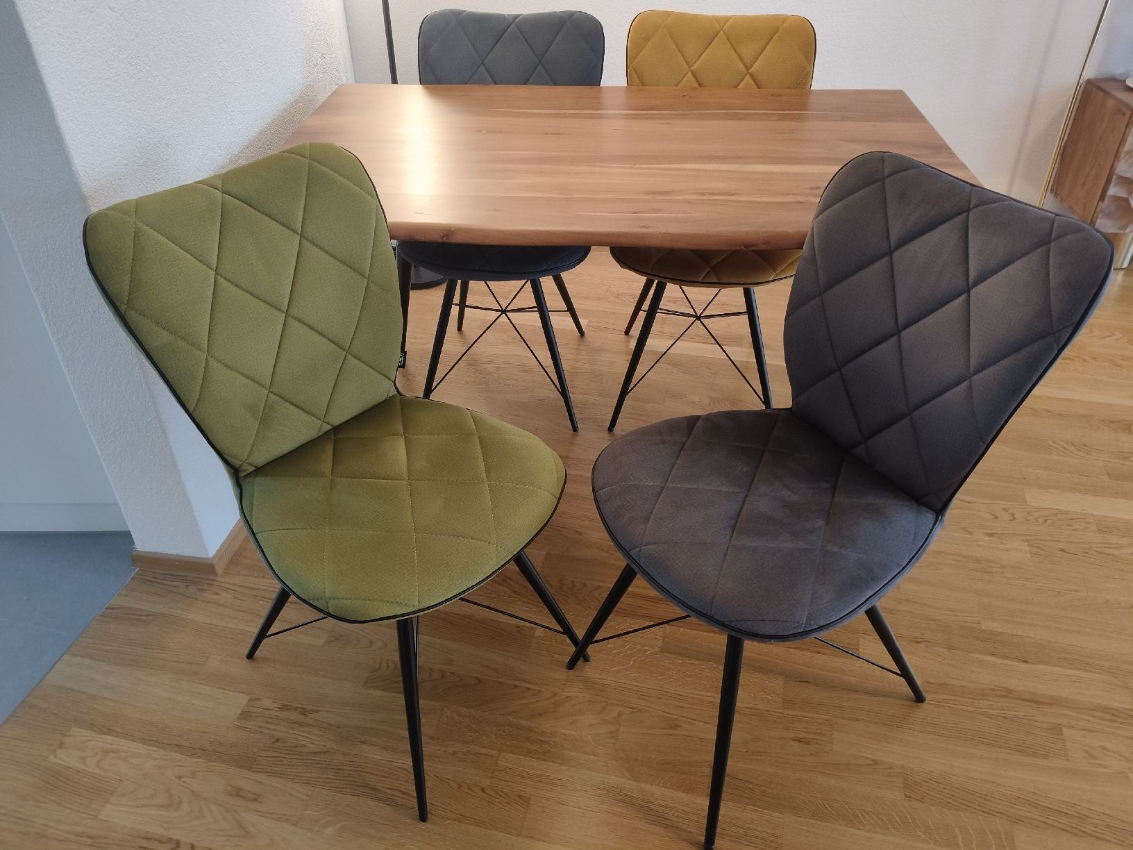 Set di tavolo e panche: Esstisch mit 4 Stühlen – Usato da Emmen venduto da Kaeferfreak74 3