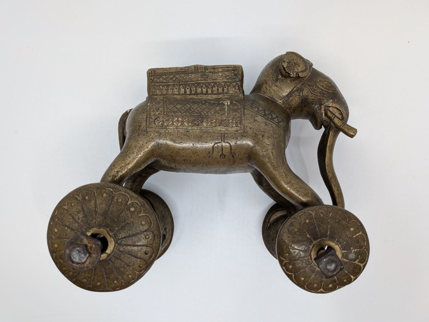 Sculture & Statue: Bronze oder Messing Elefant auf Rädern, Indien ? Nepal ? – Usato da Emmen venduto da Brockofsky