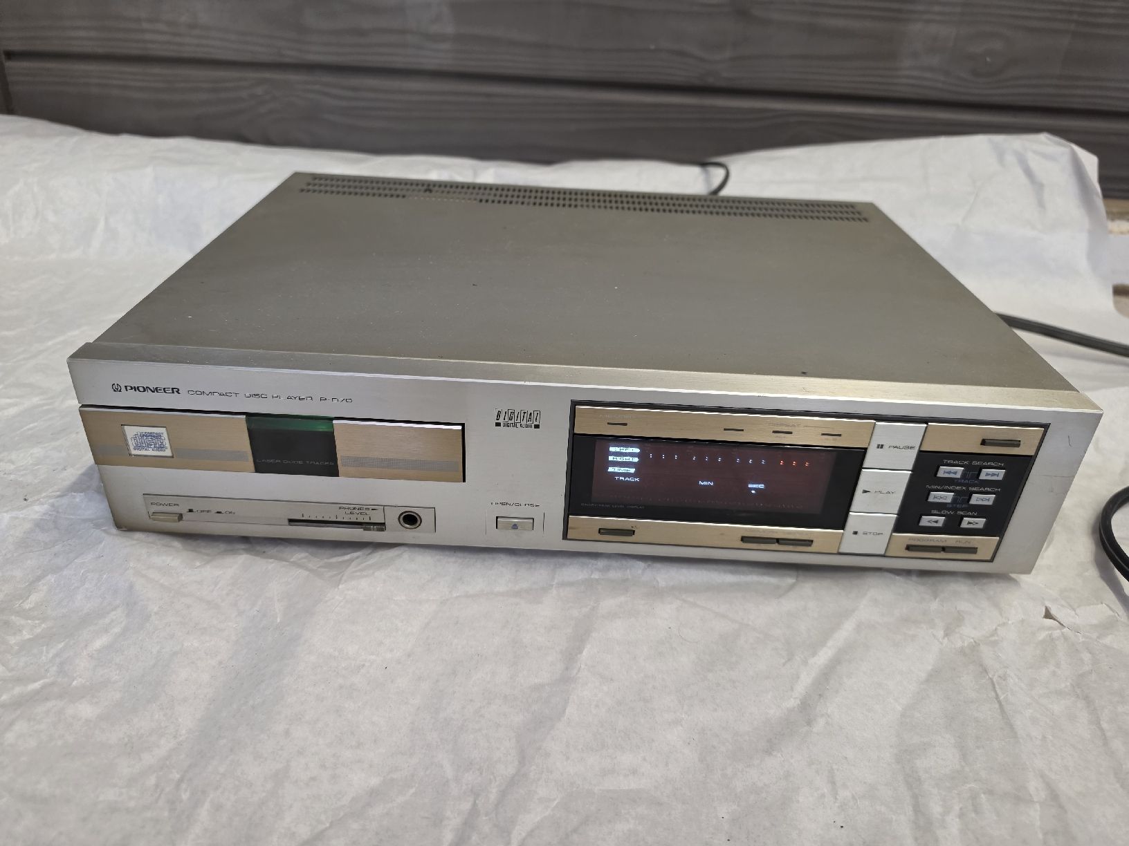 Pioneer Sistemi audio & multimediali: CD-Player Pioneer P-D70 silber – Usato da Olten venduto da Mezopotamya