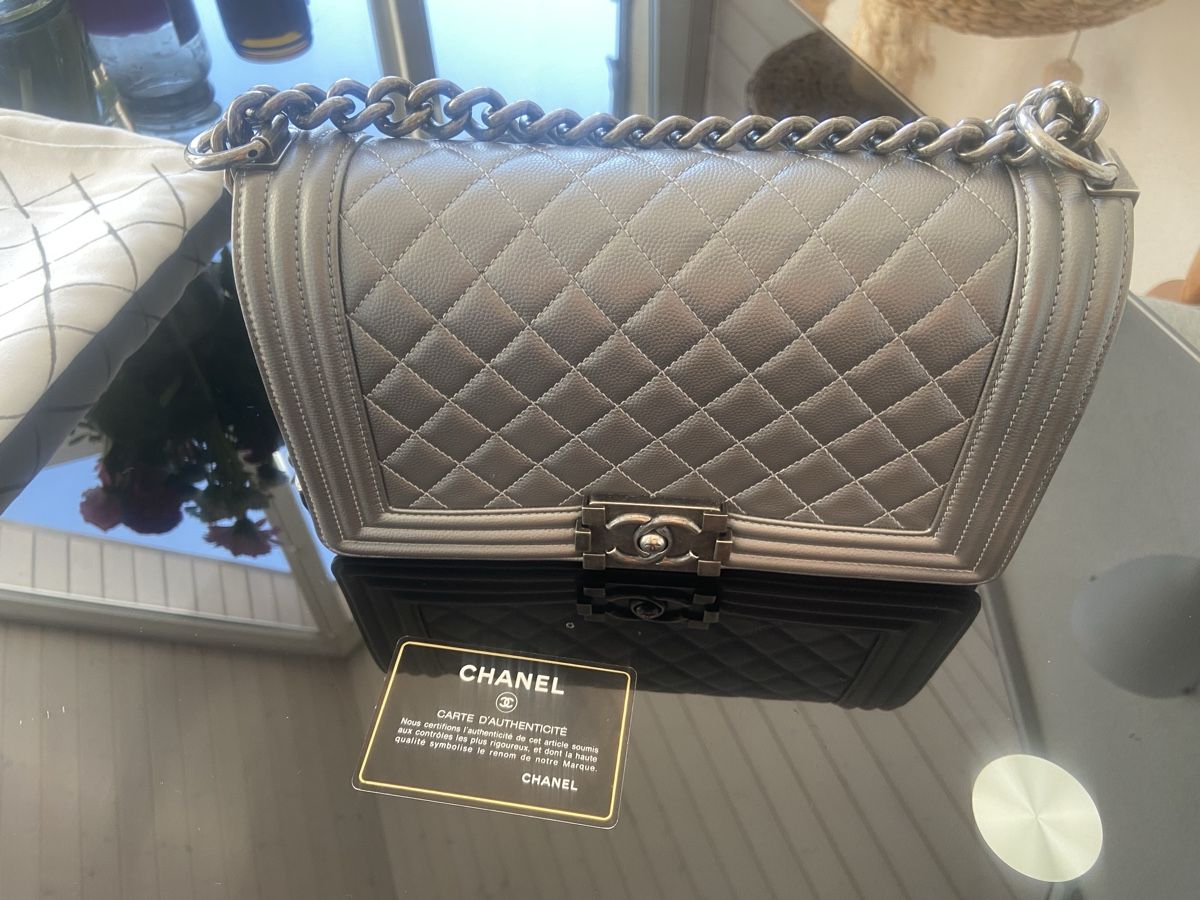 Borse: Chanel Boy Bag, caviar Leather – Usato da Arni AG venduto da LunaMeadow
