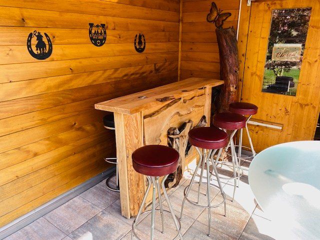 Hocker: Vintage Barhocker, exklusives Angebot – Gebraucht aus Kestenholz von happyeverafter 2