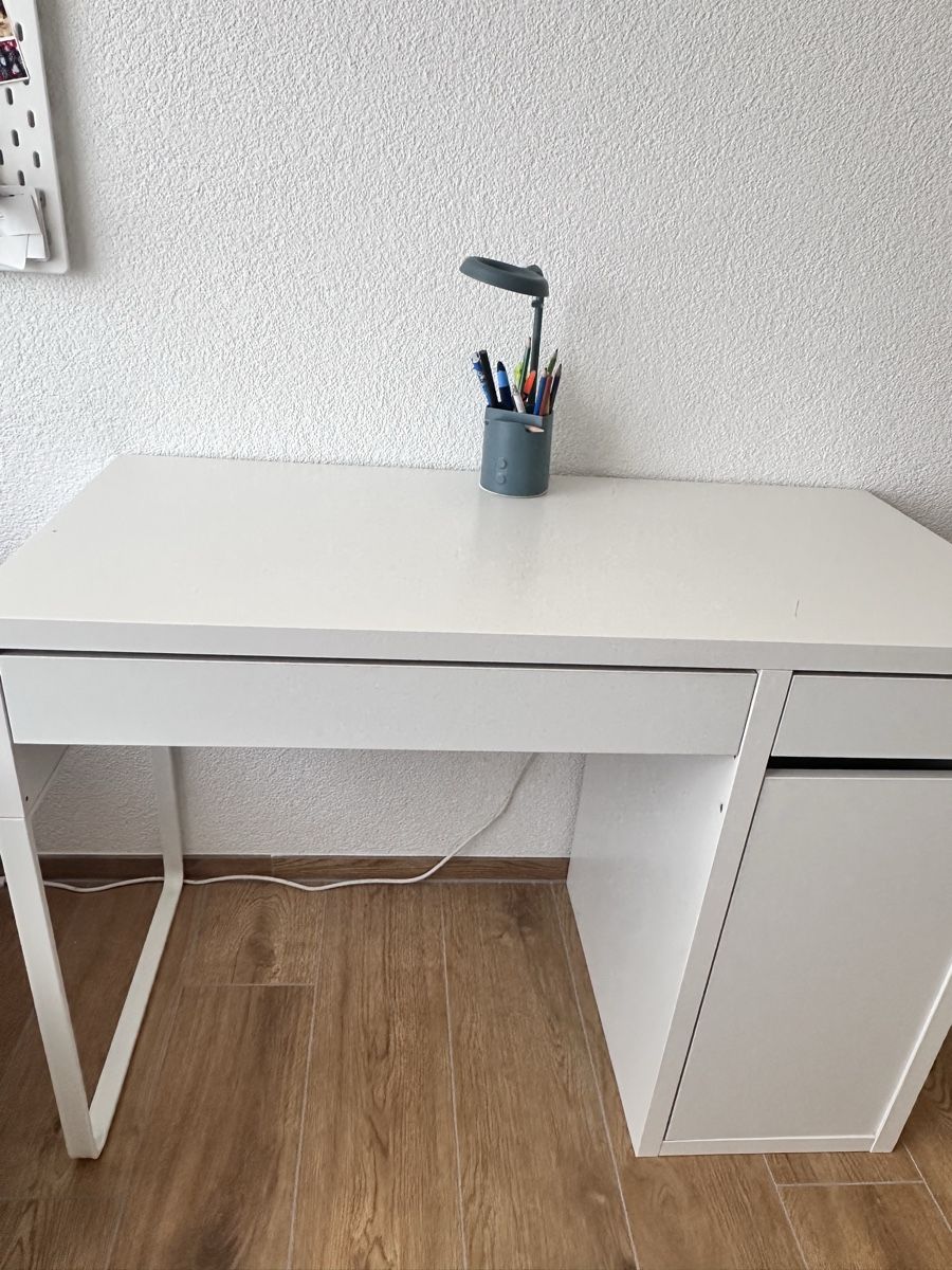 Ikea Scrivanie: Schreibtisch IKEA MICKE – Usato da Effretikon venduto da TomeK.