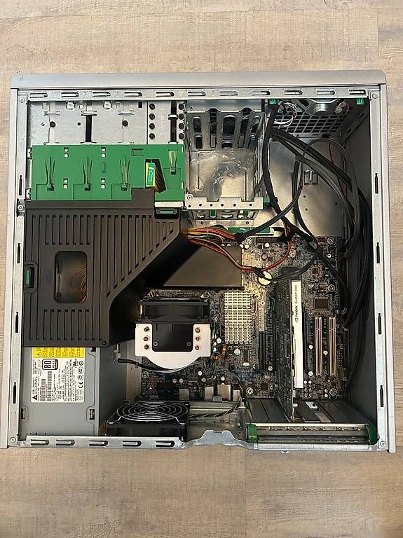 Hewlett Packard PC: HP Z400 Workstation Intel Xeon Nvidia Quadro 2000 gebraucht – Usato da Ueken venduto da jon_ffr5 1