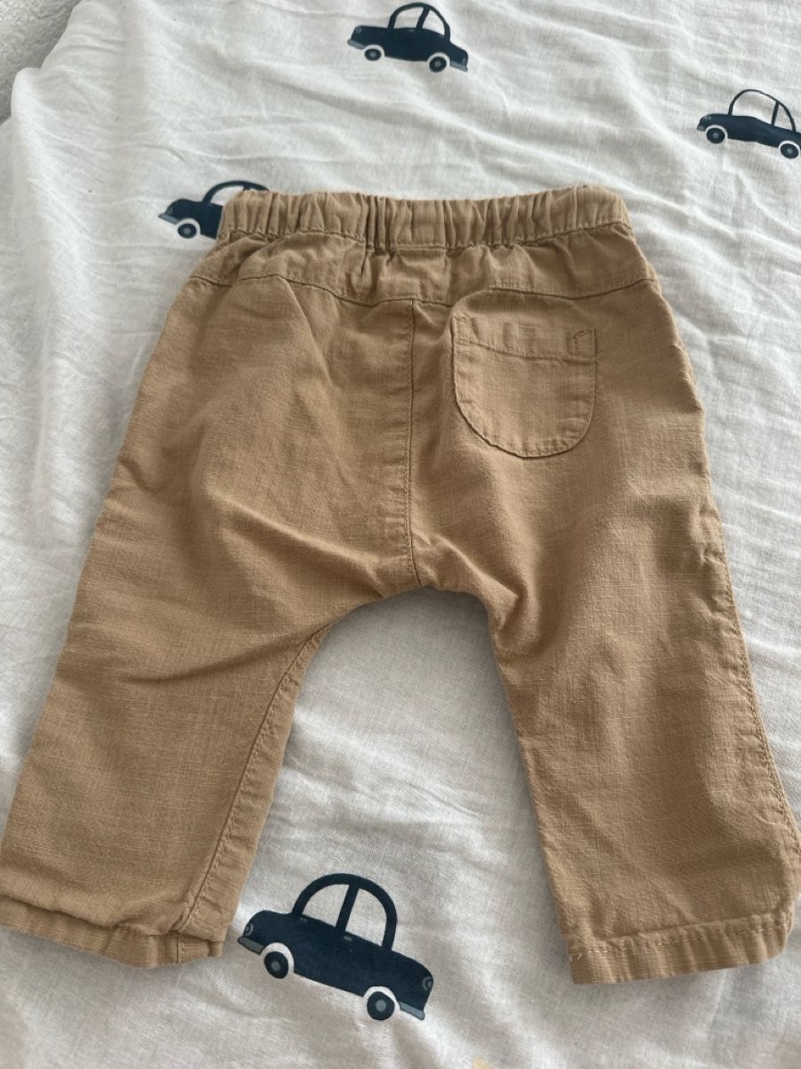 H&M Pantaloni: H&M Kinderhose basic sandfarben-Größe 6-9 Monate – Usato da St. Gallen venduto da adr_l9jg 2