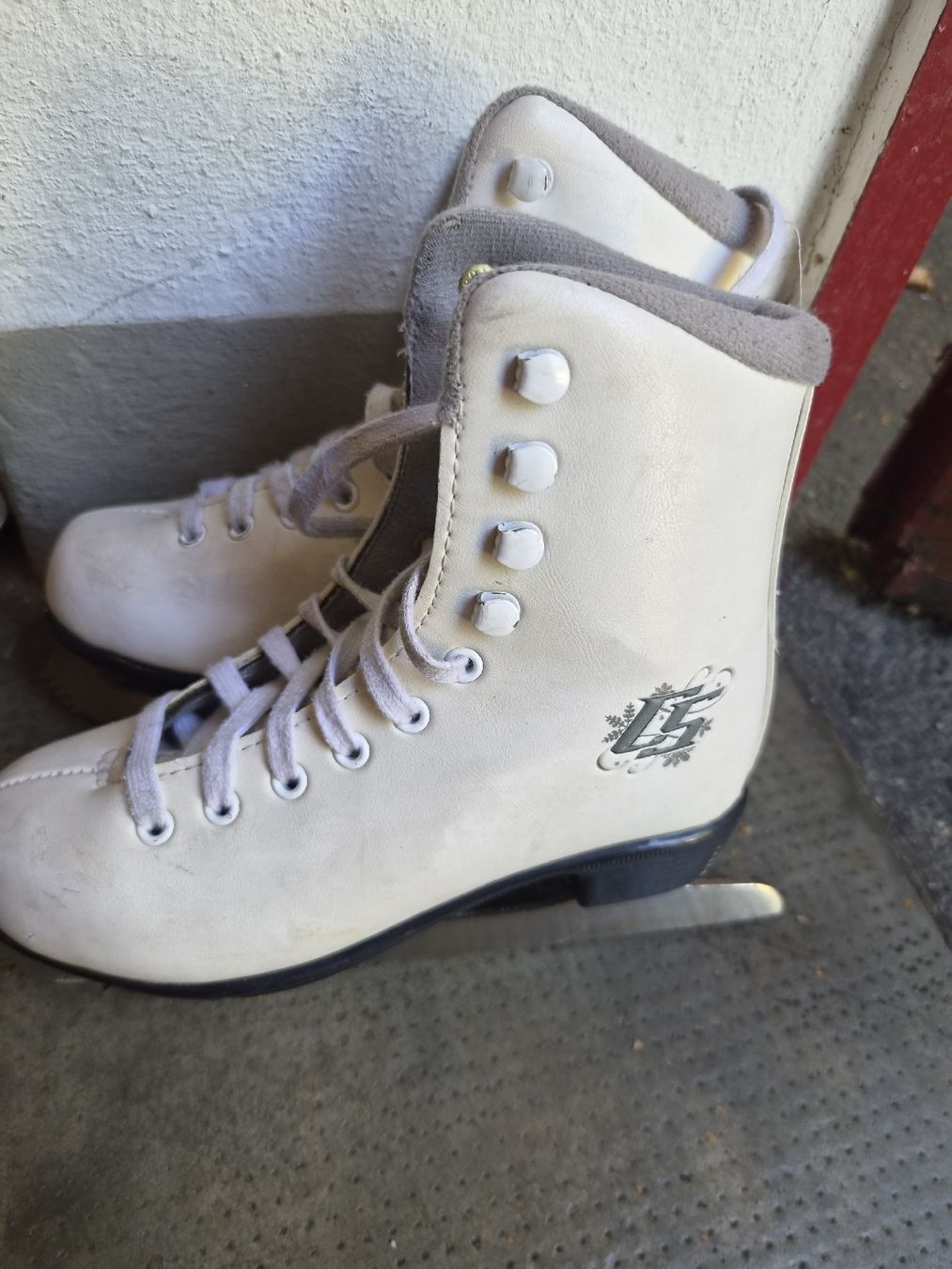 Patins à glace: Schlittschuhe – D'occasion à Riehen par mbahn