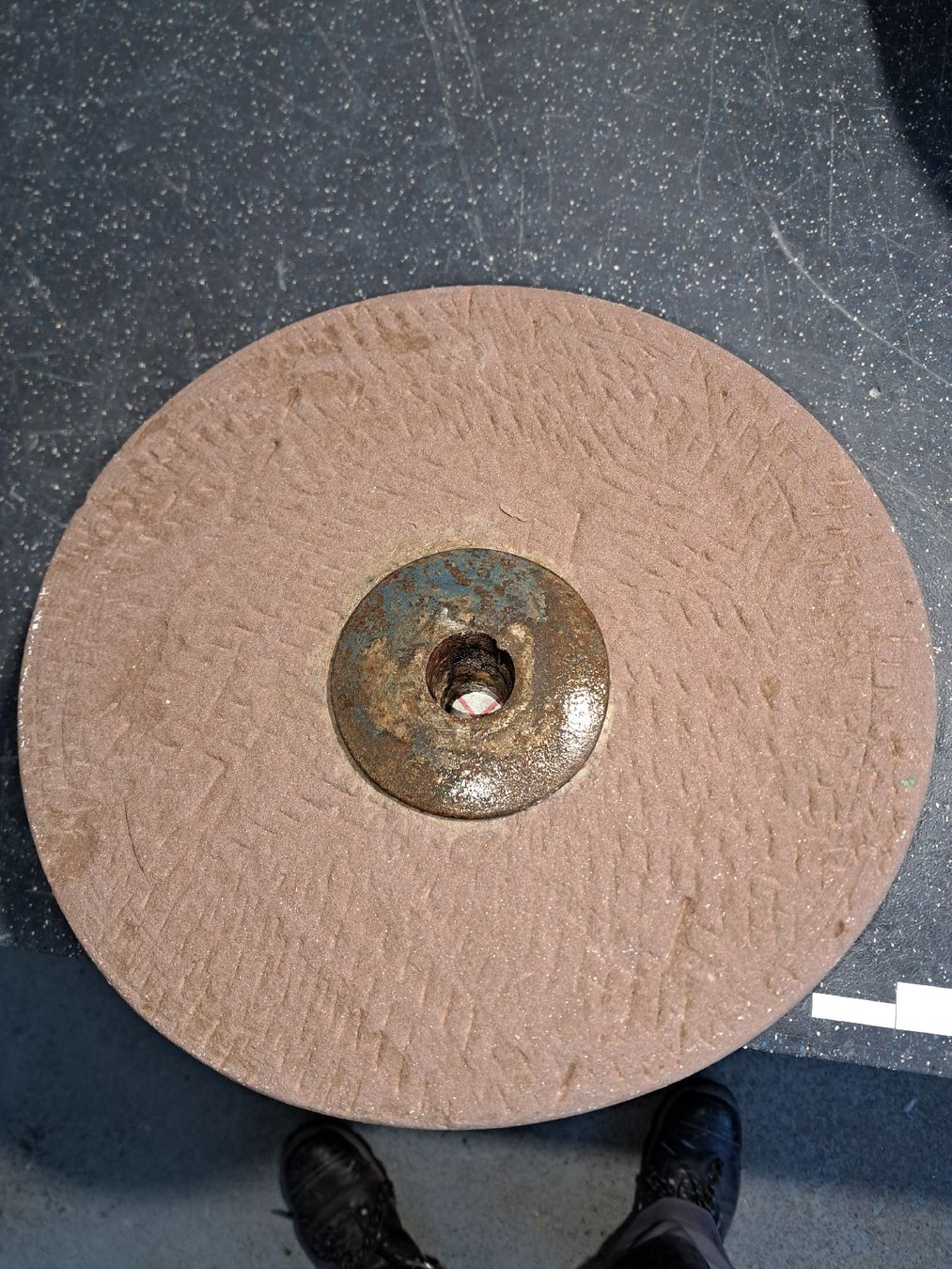 Tutti gli attrezzi: Schleifstein Durchmesser 31-33 cm, Dicke ca. 6cm – Usato da Sargans venduto da Bomp