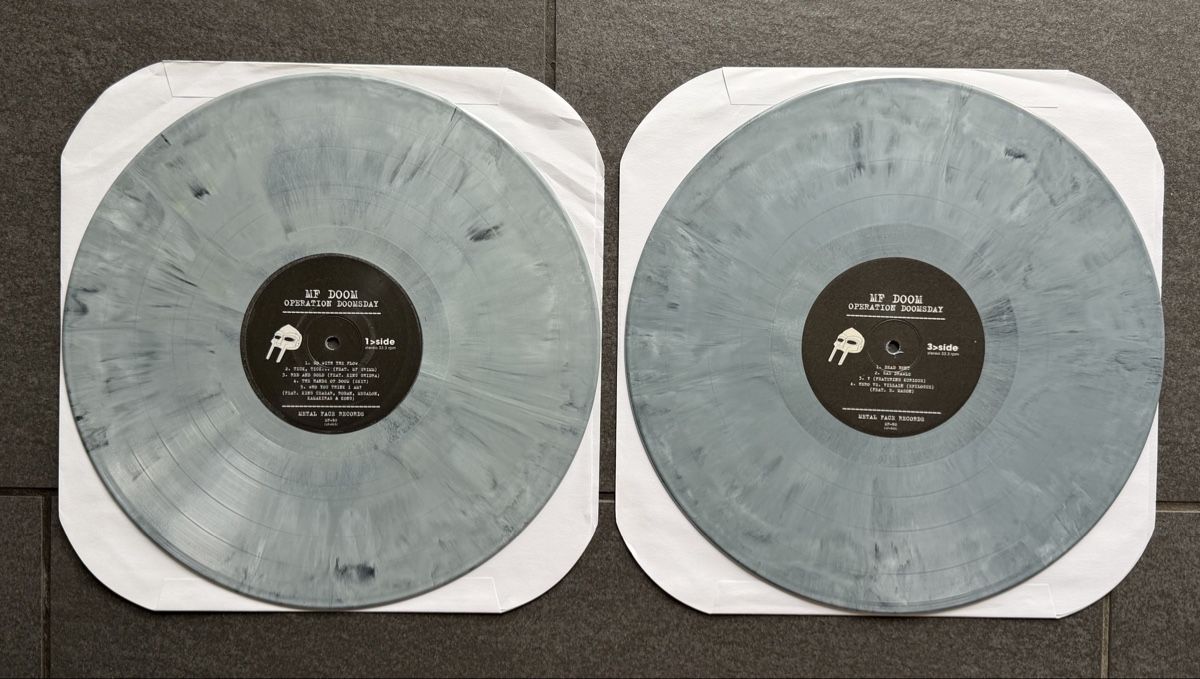 Schallplatten: MF DOOM Operation Doomsday Vinyl Silver-Age Set – Gebraucht aus Zürich von cENS0R 3