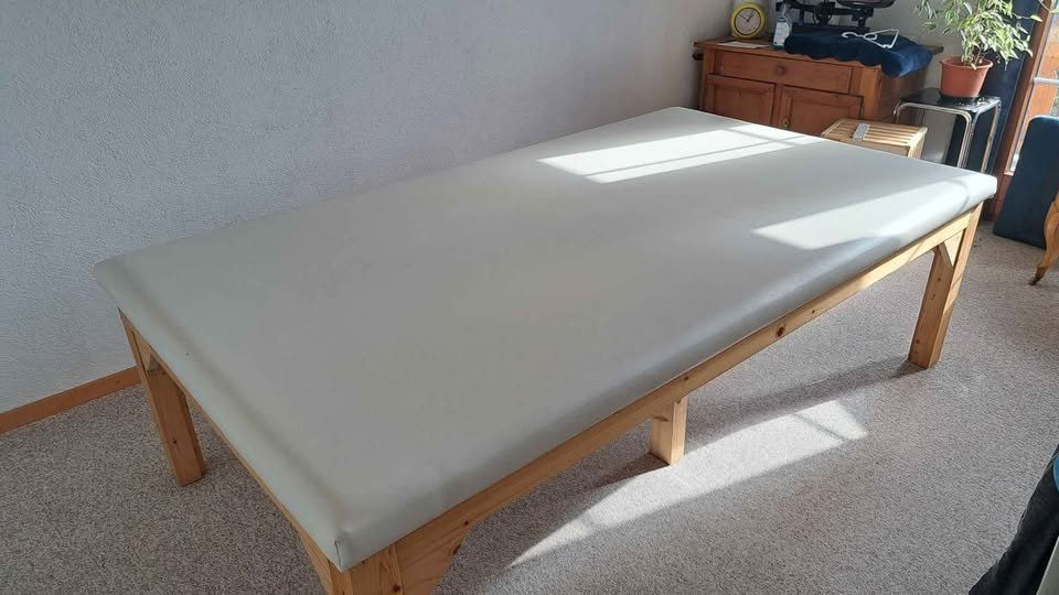 Tavoli: Table de massage, kiné, etc. – Usato da Chexbres venduto da namiwik
