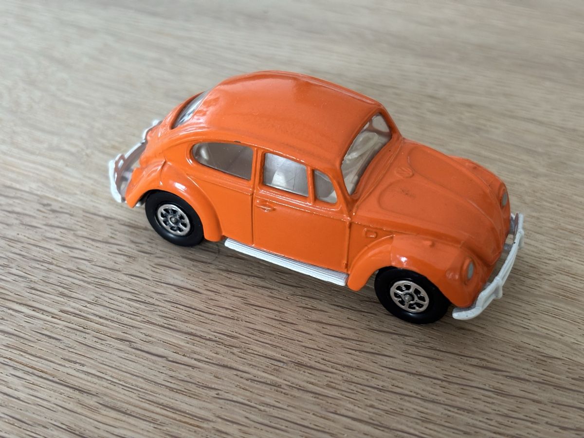 Volkswagen Modellini d'auto: 1 VW Käfer**1:43**Corgi Toys** – Usato da Volketswil venduto da Car6