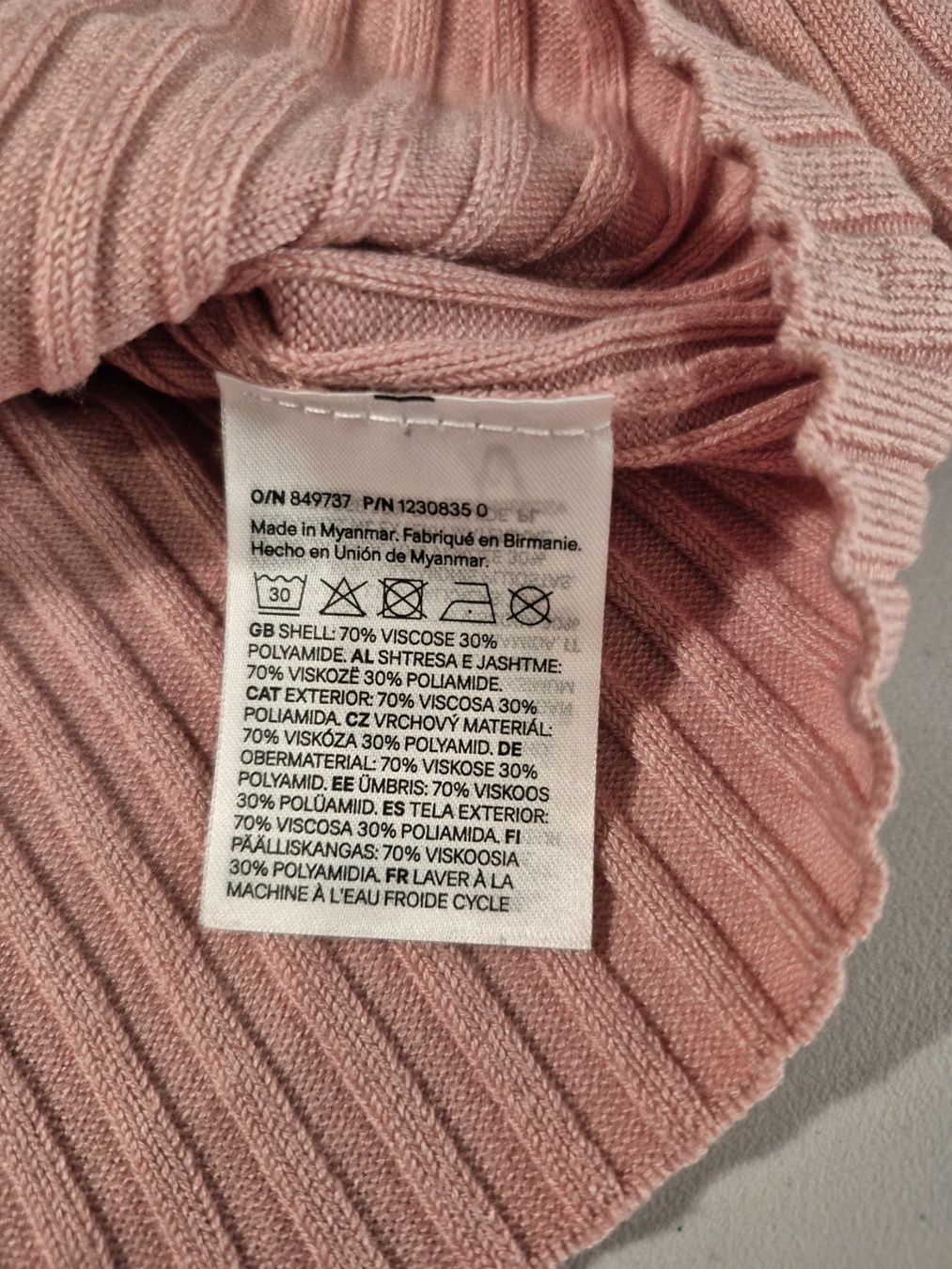 H&M Pullover & Sweatshirts: H&M Mädchen-Pullover, Gr. 92, zartrosa, NEU – Neu und originalverpackt aus La Neuveville von Vestiaire_2011 2