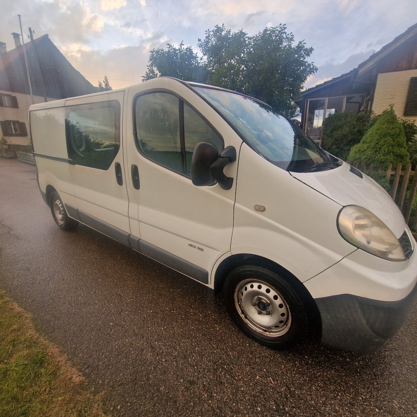 Renault Véhicules utilitaires: Renault Trafic für Export – Défectueux à Birmensdorf ZH par 483 4