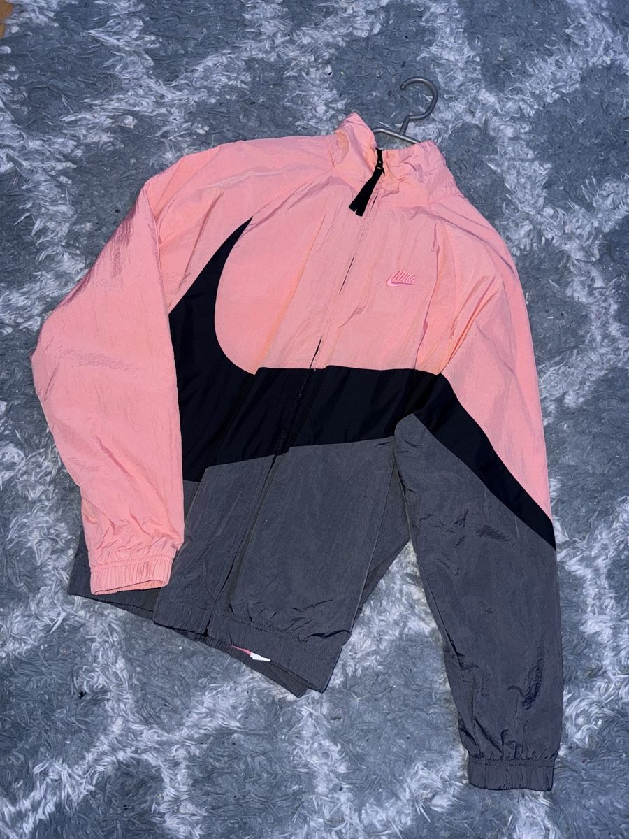 Nike Jacken: Nike Vintage Übergangsjacke Grösse S – Neu (gemäss Beschreibung) aus Dietikon von jagamel