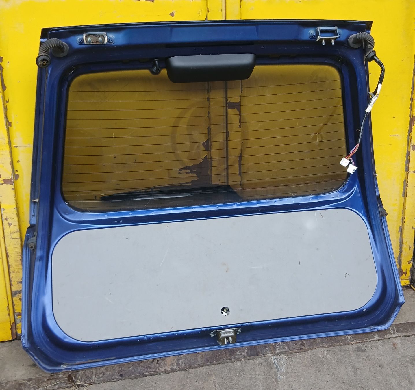 Nissan Tutti pezzi di ricambio auto: Hayon Nissan XTrail 2001-2007 – Usato da la heutte venduto da Auto-stock 1