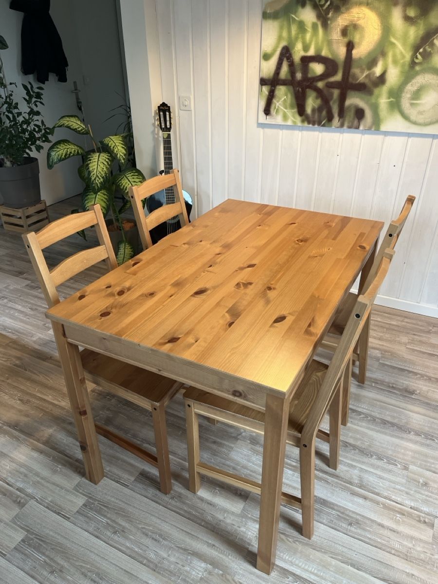 Ikea Set di tavolo e panche: Holztisch mit 4 Holzstühlen – Usato da Zuzwil BE venduto da Levala_7