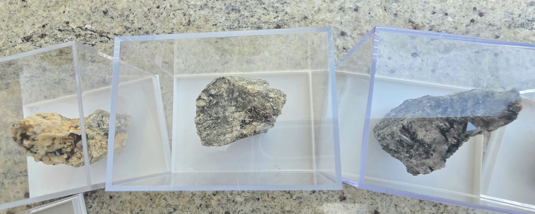 Minéraux & Lithothérapie: Mineralien Binntal 15 Stück Magnetit Ilmenit Rutil Hämatit – D'occasion à Glis par nbu_65ys 1