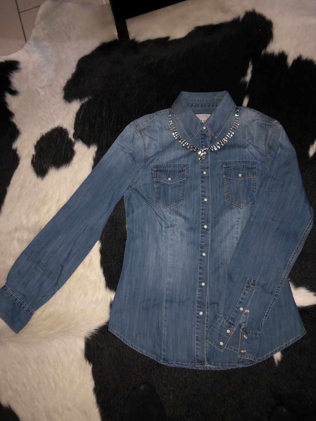 Blusen: Jeans Hemd Damen – Gebraucht aus Oetwil am See von bor_71fi