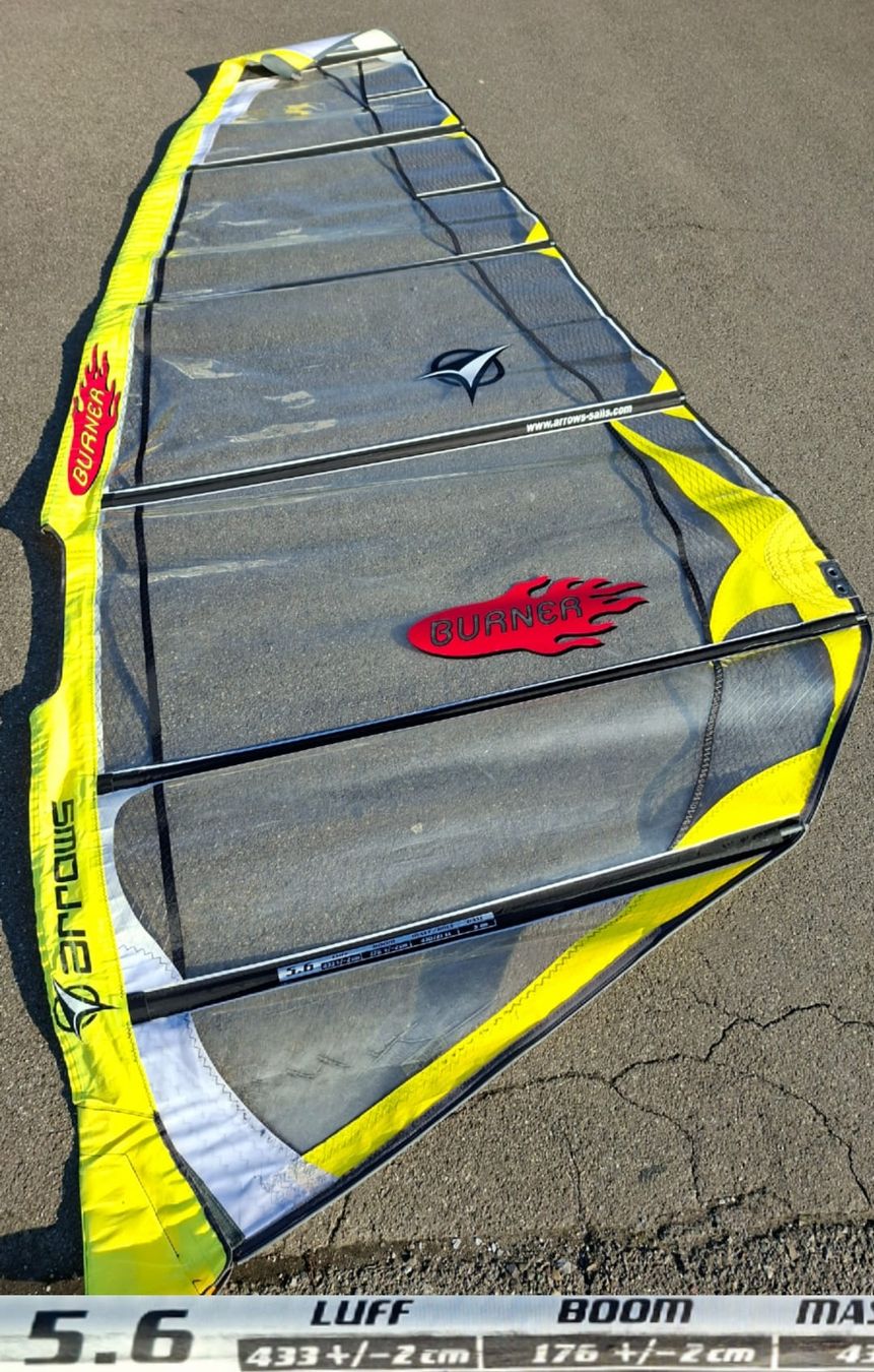 Surf: Arrows Segel Burner 5.6m  – D'occasion à Fällanden par Nmustang
