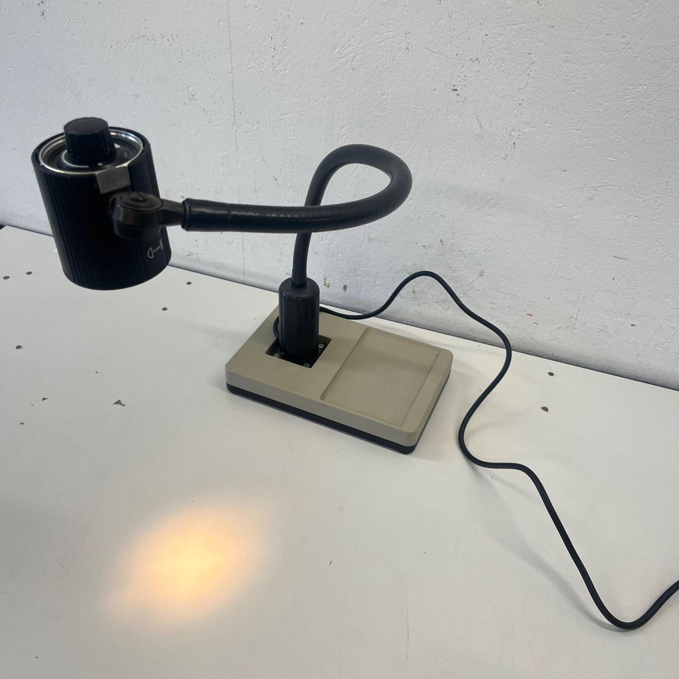 Lampade: Praktische Tisch Arbeitslampe von Waldmann – Usato da Niederdorf venduto da LeptonAG 4
