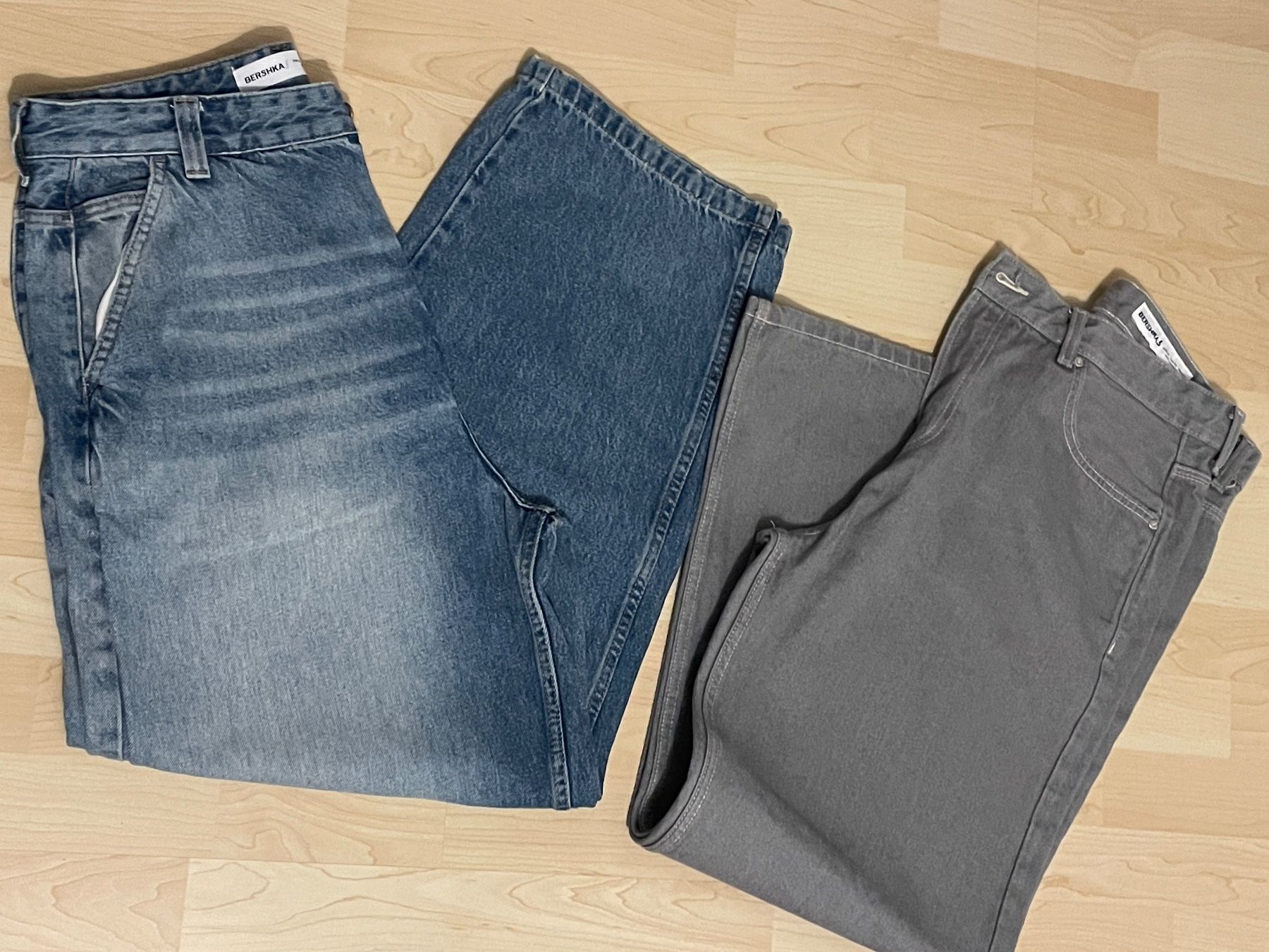 Bershka Jeans: 2 Jeans von Bershka Gr.42 – Usato da Obfelden venduto da 3zwerge