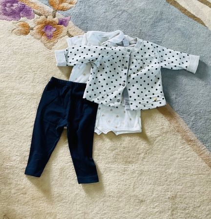 Lot jolis vêtements bébé fille PETIT BATEAU t. 12 mois