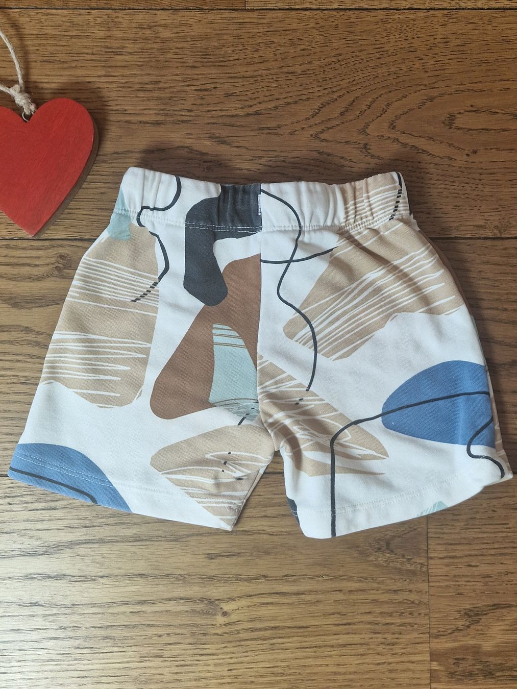 H&M Pantaloni: H&M Shorts Baumwolle gemustert Grösse 98 wie neu – Nuovo (secondo la descrizione) da Meierskappel venduto da HeartWear 1