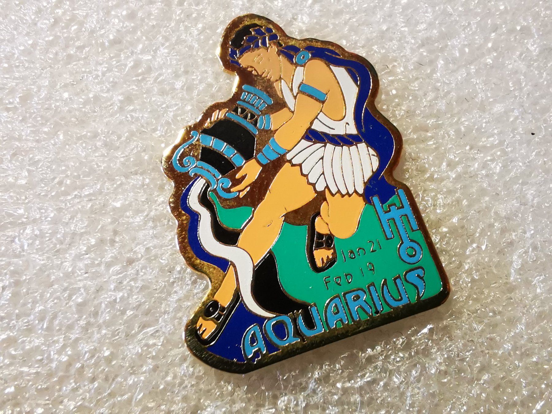 Plaketten & Abzeichen: Ansteckpin 140: Sternzeichen – Gebraucht aus Oppligen von Pin-Fall-Shop