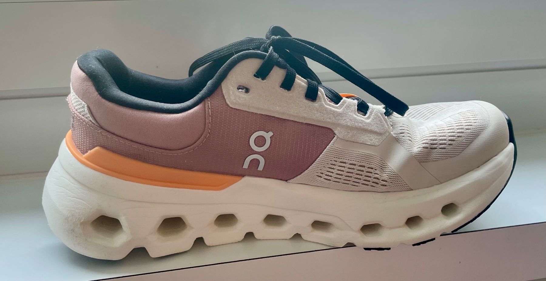 On Damenschuhe: ON Cloudrunner 2 W (37.5) – Gebraucht aus Zürich von Raphael1974 3