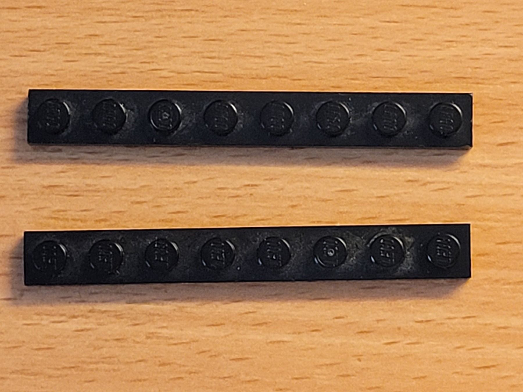 Lego Kit di costruzioni: Lego - 2 pièces noires plates à 8 tenons – Usato da Payerne venduto da tintin08