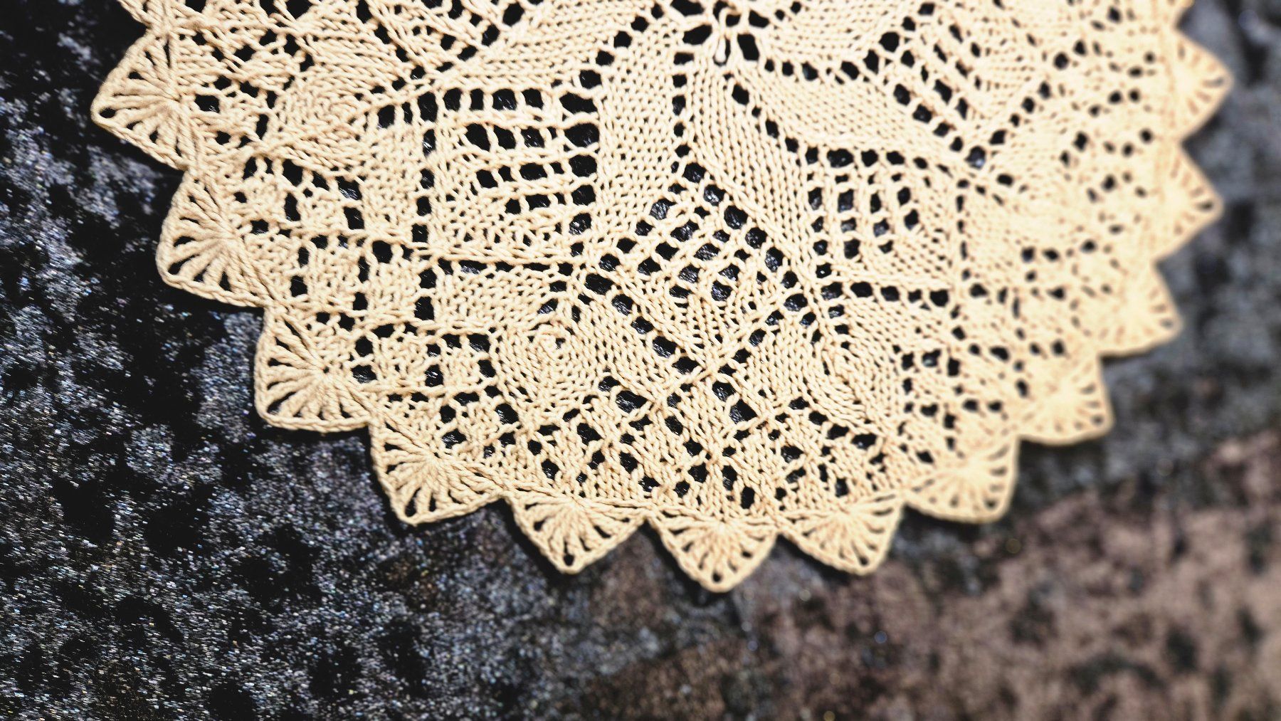 Sottobicchieri: Handgemachtes Deckeli Spitzendeckeli, d.beige, neuwertig – Usato da Gossau ZH venduto da Goes05 4