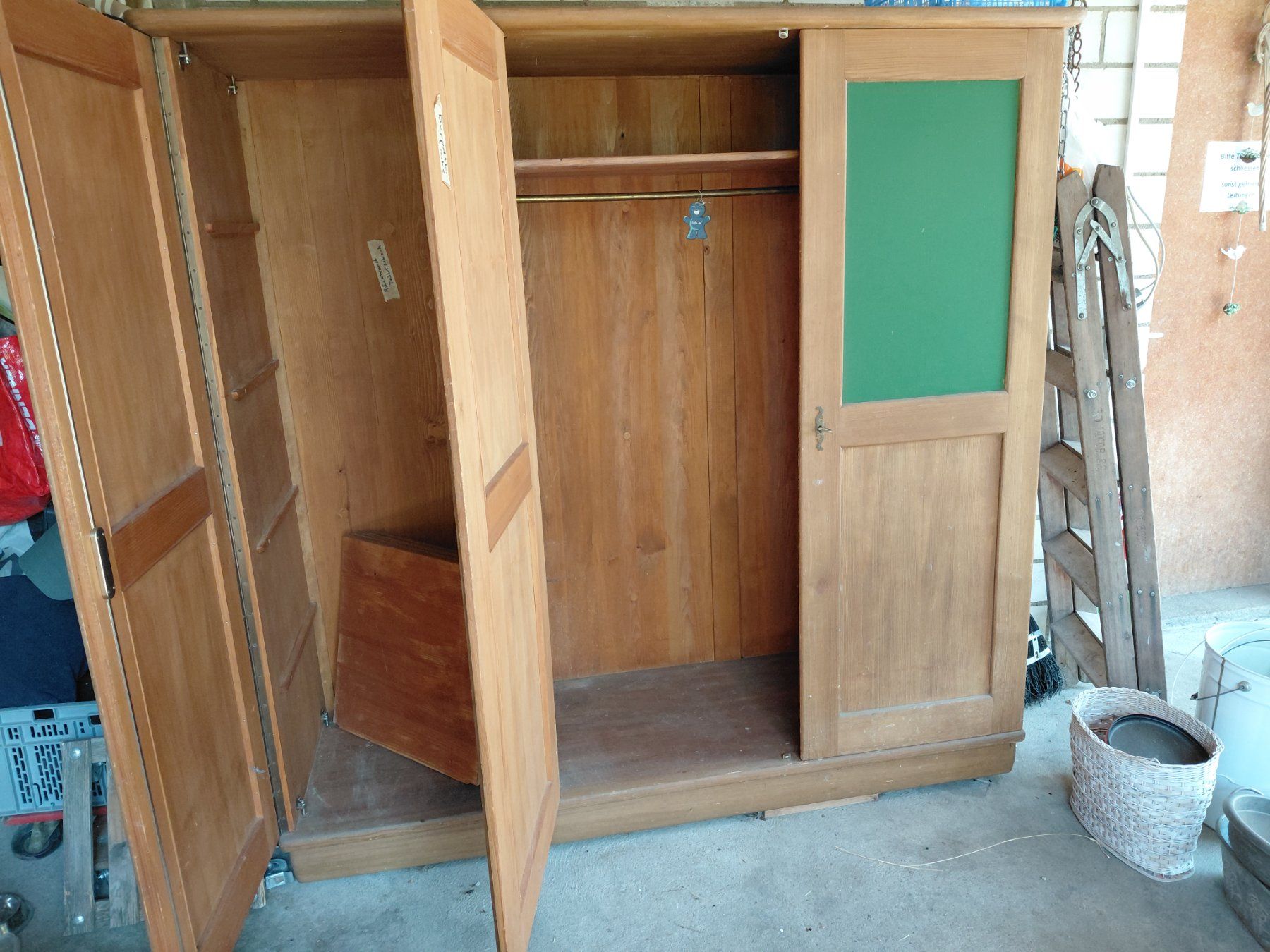 Armoires: Schrank gebraucht – D'occasion à zuchwil par parson65 1