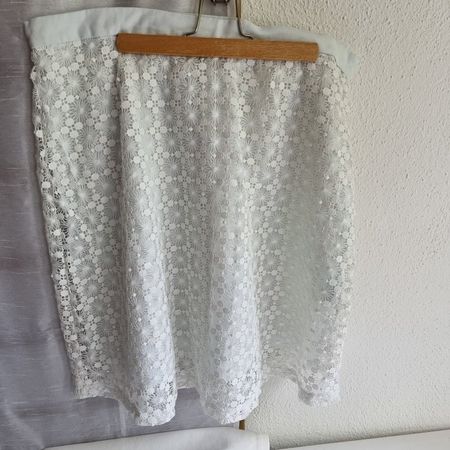 Fluffiger weisser Rock mit offenen Muster Gr. 44 / NULU