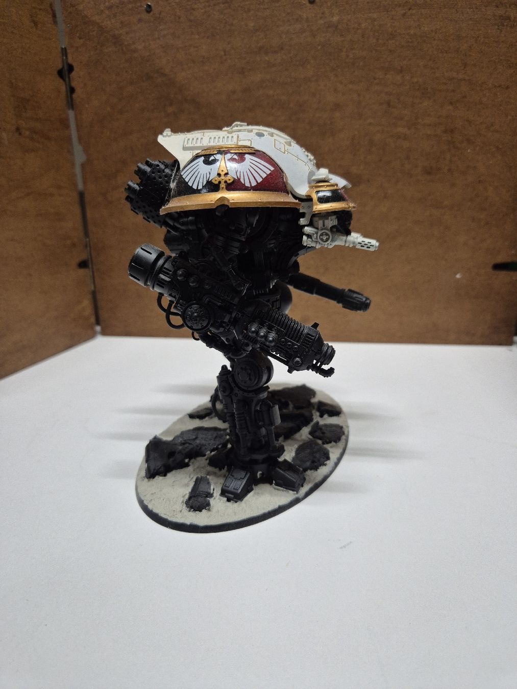Spielzeuge: Warhammer 40k Imperial Knight teilweise bemalt – Gebraucht aus Bischofszell von Ionspeaker 2
