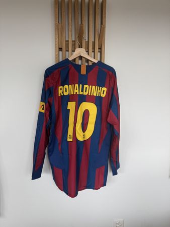 FC Barcelona Ronaldinho 10 2006 L Reissue 2026