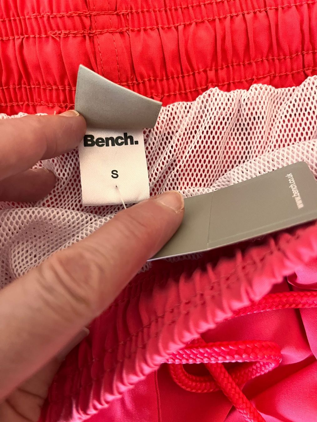 Bench Badehosen: BENCH, Badeshorts Herren, Grösse S, Farbe Hellrot – Neu und originalverpackt aus Rudolfstetten von gst_g7xl 2