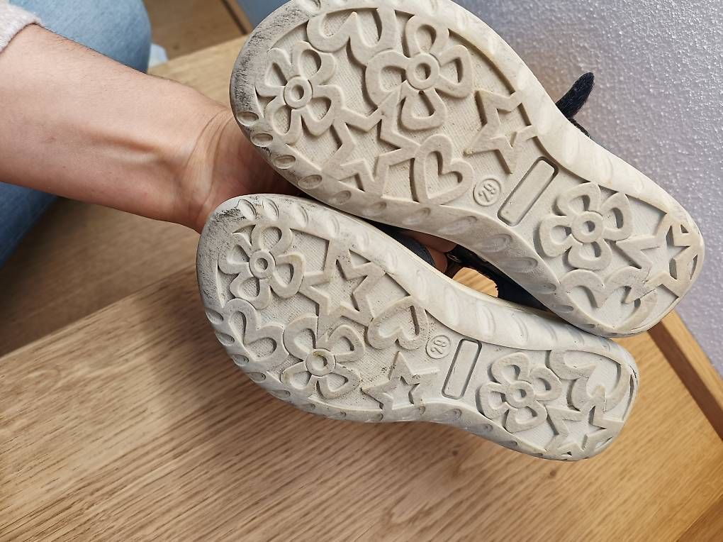 Scarpe per ragazze: Sandalen Schuhengel Gr. 29 – Usato da Humlikon venduto da Zitrone011 1