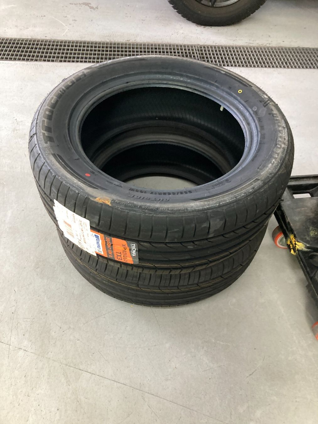 Pneus & Kompletträder: 235/55R17 Sommerpneu – Neu und originalverpackt aus Cham von WB2223