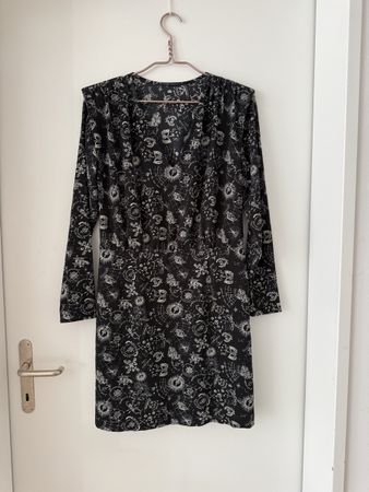 Robe femme IKKS noire à motifs blancs taille 36 bon état