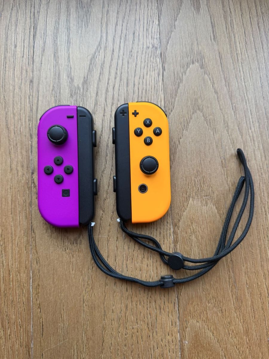 Nintendo Controller: Joycon-Paar mit Handschlaufen / Nintendo Switch 1 – Usato da Läufelfingen venduto da Seraphim13