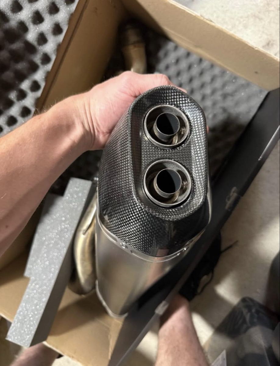 Sistemi di scarico: Akrapovic Komplett anlage  – Usato da Rupperswil venduto da and_st6n 1
