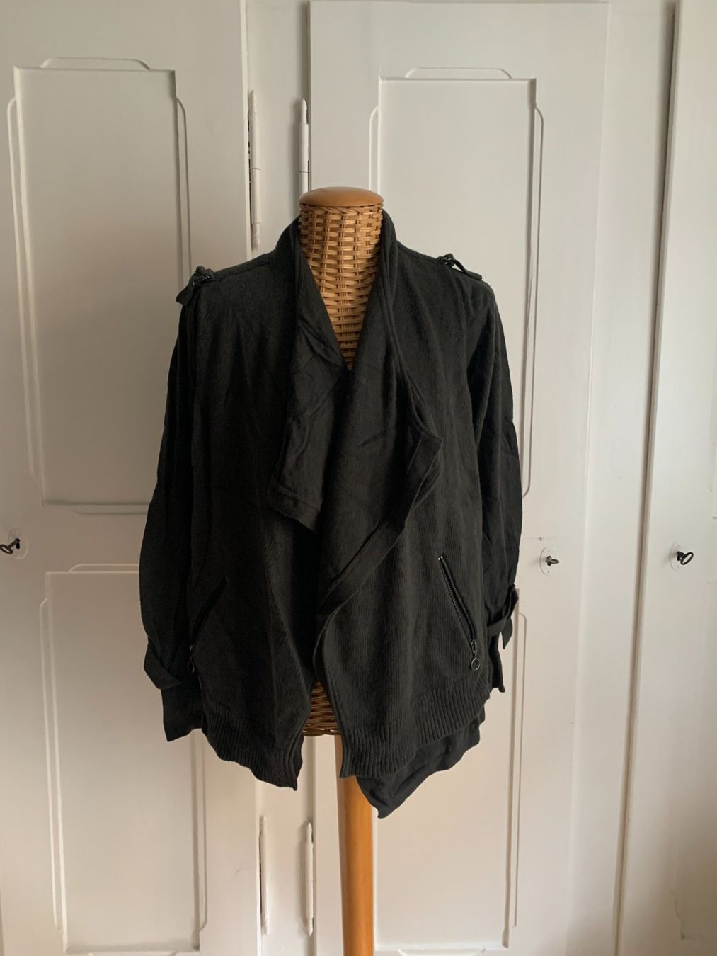 Giacche: MINT VELVET - Strickjacke dunkelgrau 40 – Usato da Zürich venduto da Diazaio