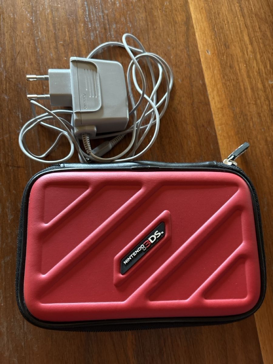 Nintendo Console: Nintendo 2DS + 11 Spiele + Orginal Etui + Ladekabel – Usato da Fahrni b. Thun venduto da san_262g 2