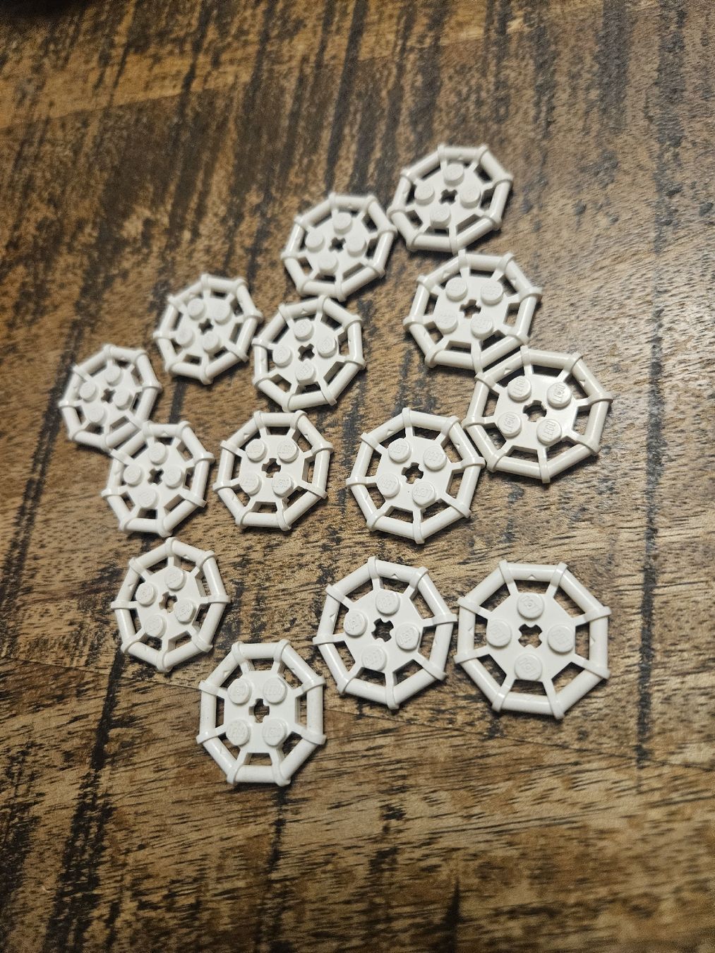 Lego Kit di costruzioni: lego 30034 lot de 14 pièces White Plate, Modified 2 x 2 – Usato da Confignon venduto da Ecrofigs 1