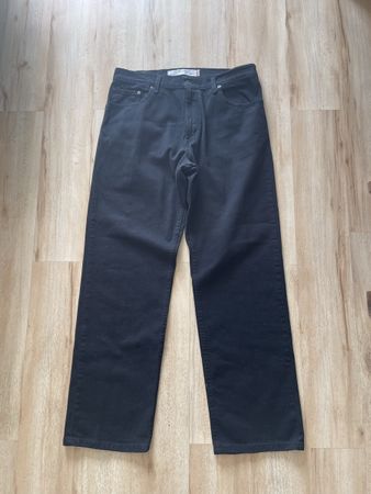 Jeans Levi's noir 34x32 coupe droite très très très bon état