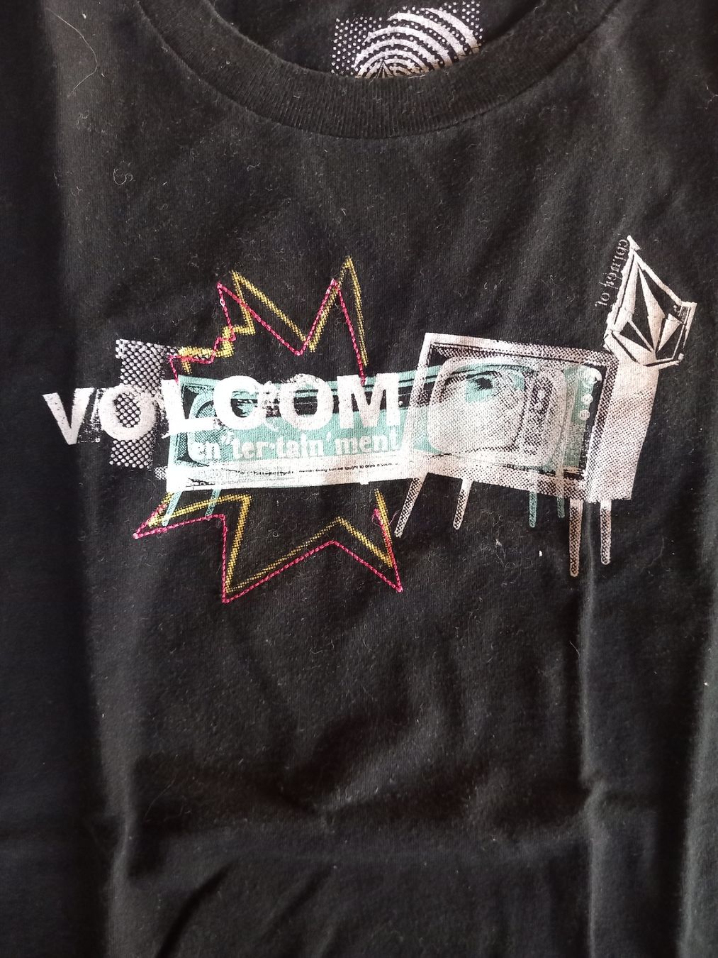 Volcom T-shirt: T-shirt Volcom noir slim Taille M – Usato da Faoug venduto da per_kp6r 2