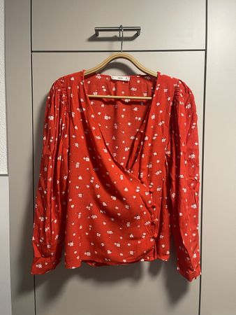 Rote Wickelbluse mit Blumen von Mango, Gr. S
