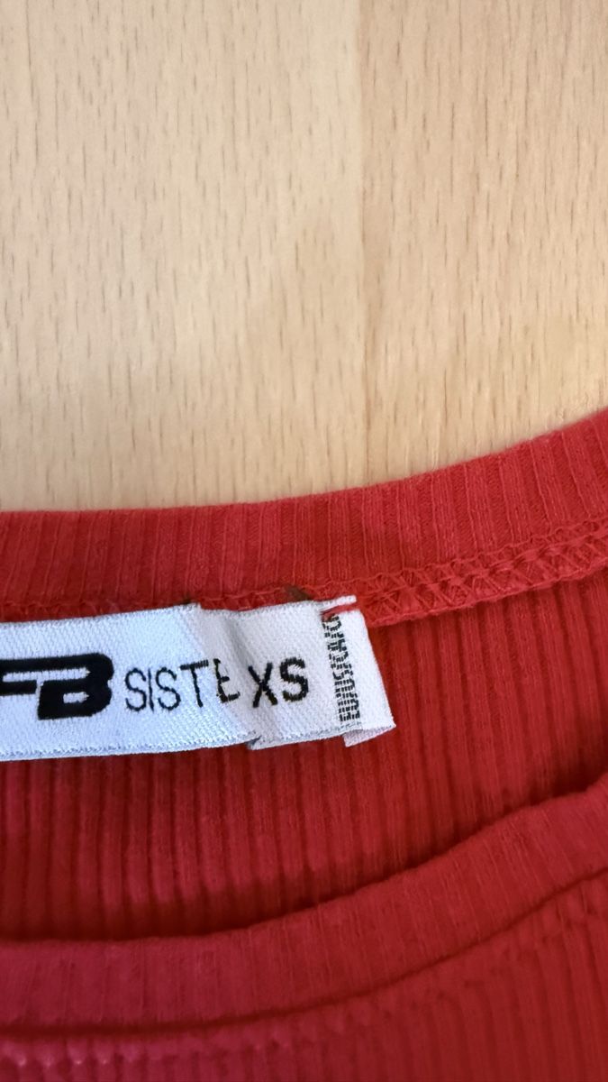 T-shirt: Tshirt rot, bauchfrei, Grösse XS – Nuovo (secondo la descrizione) da Thun venduto da tat_zb9b 1