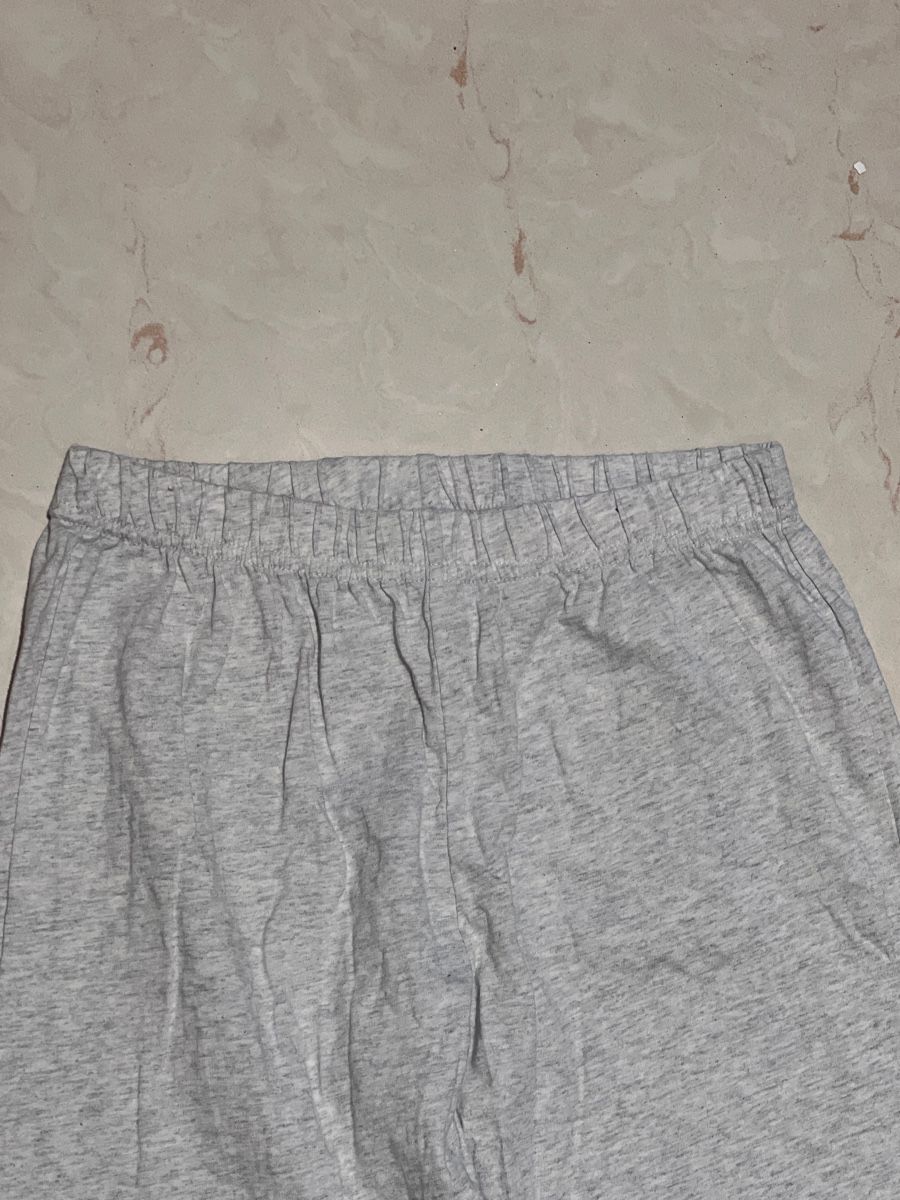Calze & Collant: Bequeme graue Jogginghose, Gr. 158/164 – Nuovo (secondo la descrizione) da Buchrain venduto da mir_c5wl 1
