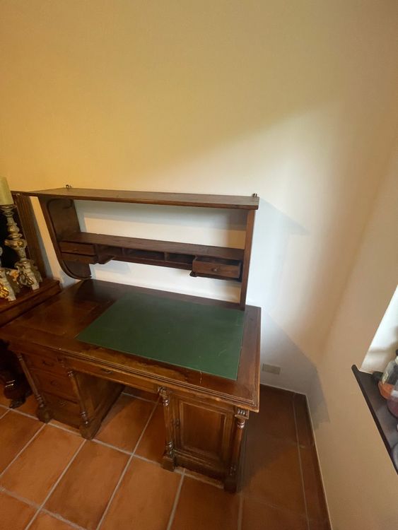 Scrivania antica in legno (Usato) a Sorengo per CHF 350 – solo