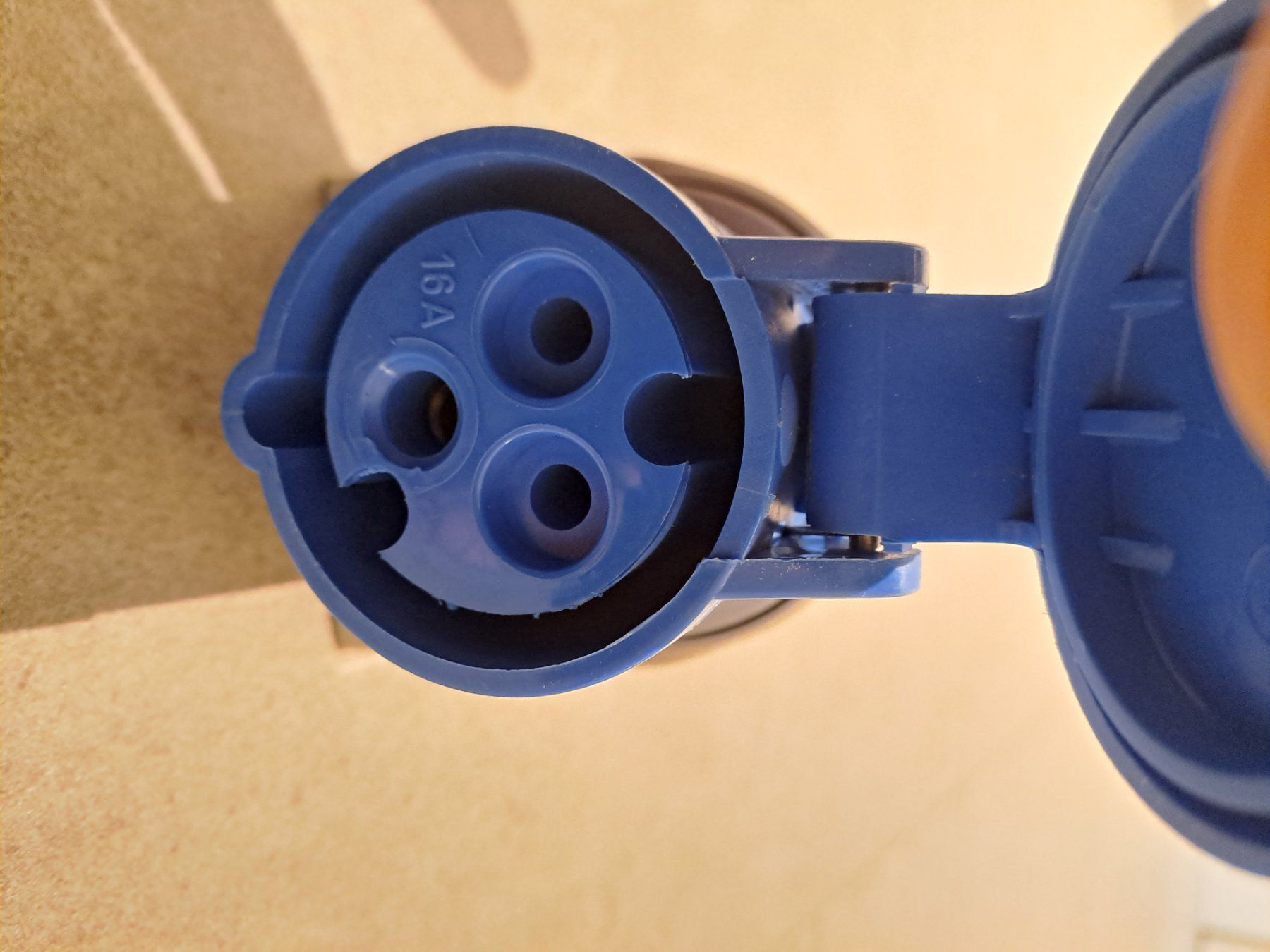 Fiches d'alim.: Steckdose CEE 16A 230V – D'occasion à Muri AG par toemi-5630 2
