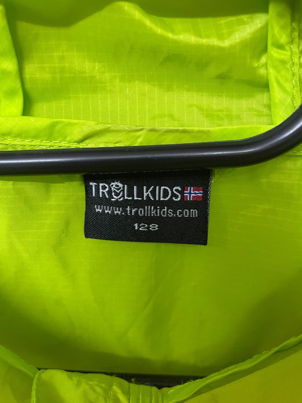 Trollkids Jacken: Windjacke Gr. 128 Trollkids – Gebraucht aus Pfäffikon ZH von Aushel11 1